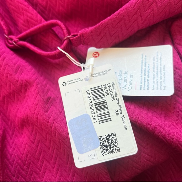 Lululemon Waterside One Piece Swimsuit Chevron size XS Wild Berry WLDB - Picture 6 of 6